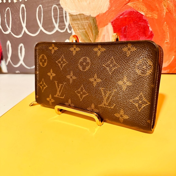 Louis Vuitton Zipper round Classic Brown Monogram Wallet - Picture 5 of 12